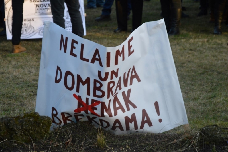 Iedzīvotāji vienojas kopīgā piketā, iebilstot iecerei dalīt Limbažu un Krimuldas novadu teritorijas