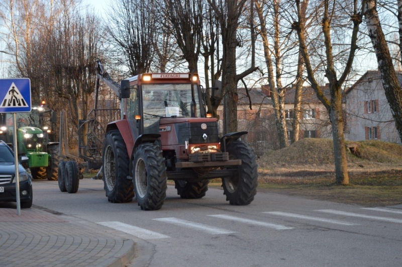 Iedzīvotāji vienojas kopīgā piketā, iebilstot iecerei dalīt Limbažu un Krimuldas novadu teritorijas