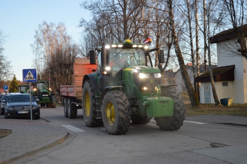 Iedzīvotāji vienojas kopīgā piketā, iebilstot iecerei dalīt Limbažu un Krimuldas novadu teritorijas