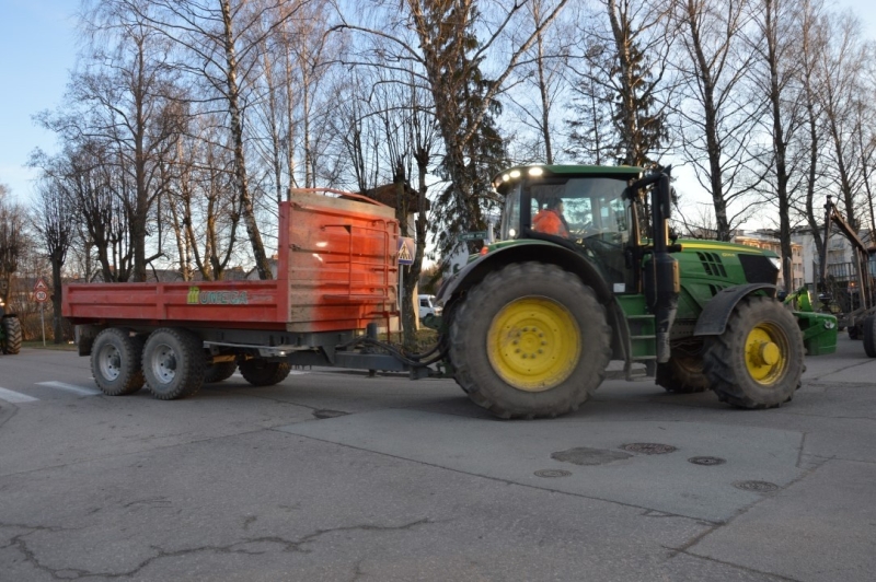Iedzīvotāji vienojas kopīgā piketā, iebilstot iecerei dalīt Limbažu un Krimuldas novadu teritorijas