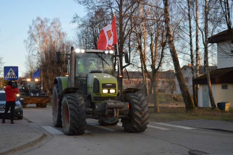 Iedzīvotāji vienojas kopīgā piketā, iebilstot iecerei dalīt Limbažu un Krimuldas novadu teritorijas