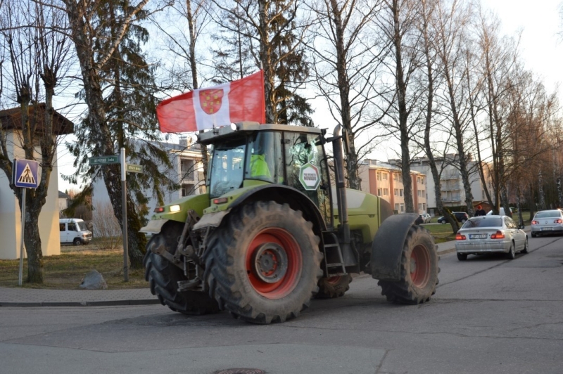 Iedzīvotāji vienojas kopīgā piketā, iebilstot iecerei dalīt Limbažu un Krimuldas novadu teritorijas