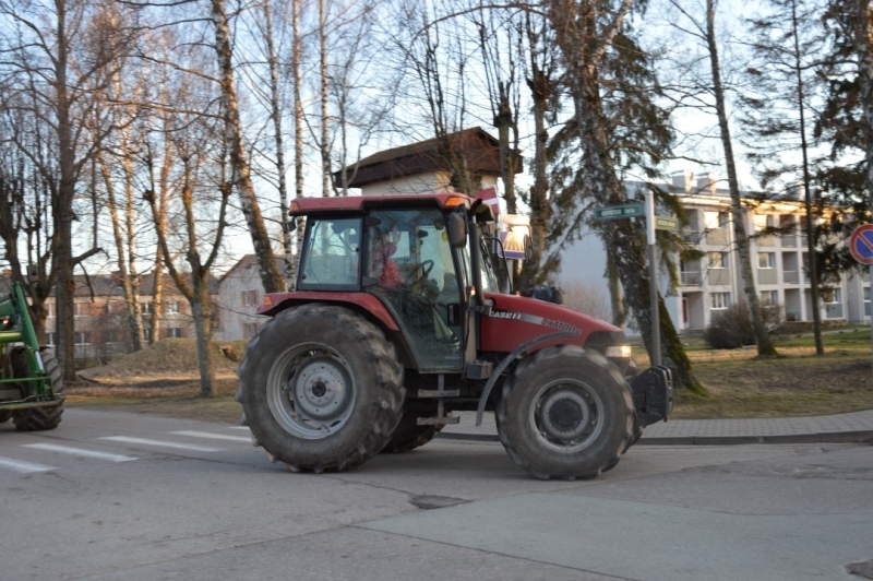 Iedzīvotāji vienojas kopīgā piketā, iebilstot iecerei dalīt Limbažu un Krimuldas novadu teritorijas