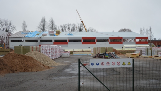 Limbažu sporta hallē norisinās atjaunošanas būvdarbi