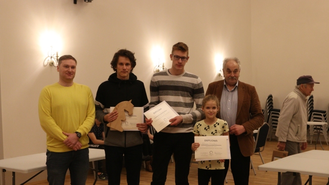 Limbažu šahisti pārliecinoši startē Šaha čempionātā