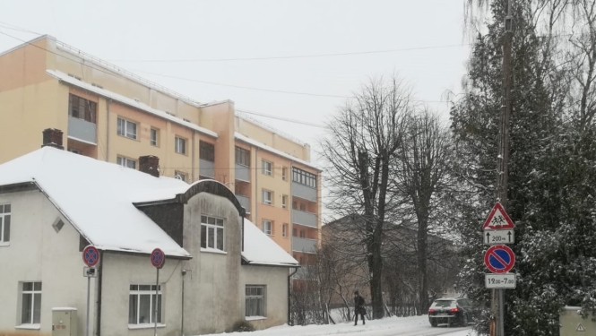 Limbažos uz vairākām ielām noteikti ierobežojumi automašīnu novietošanai