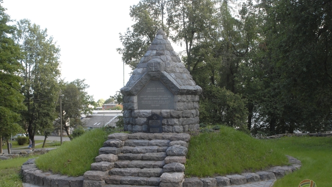 Noliks ziedus Latvijas un Igaunijas karavīru piemiņai, kuri 1919.gada jūnijā cīnījās kaujās pie Limbažiem