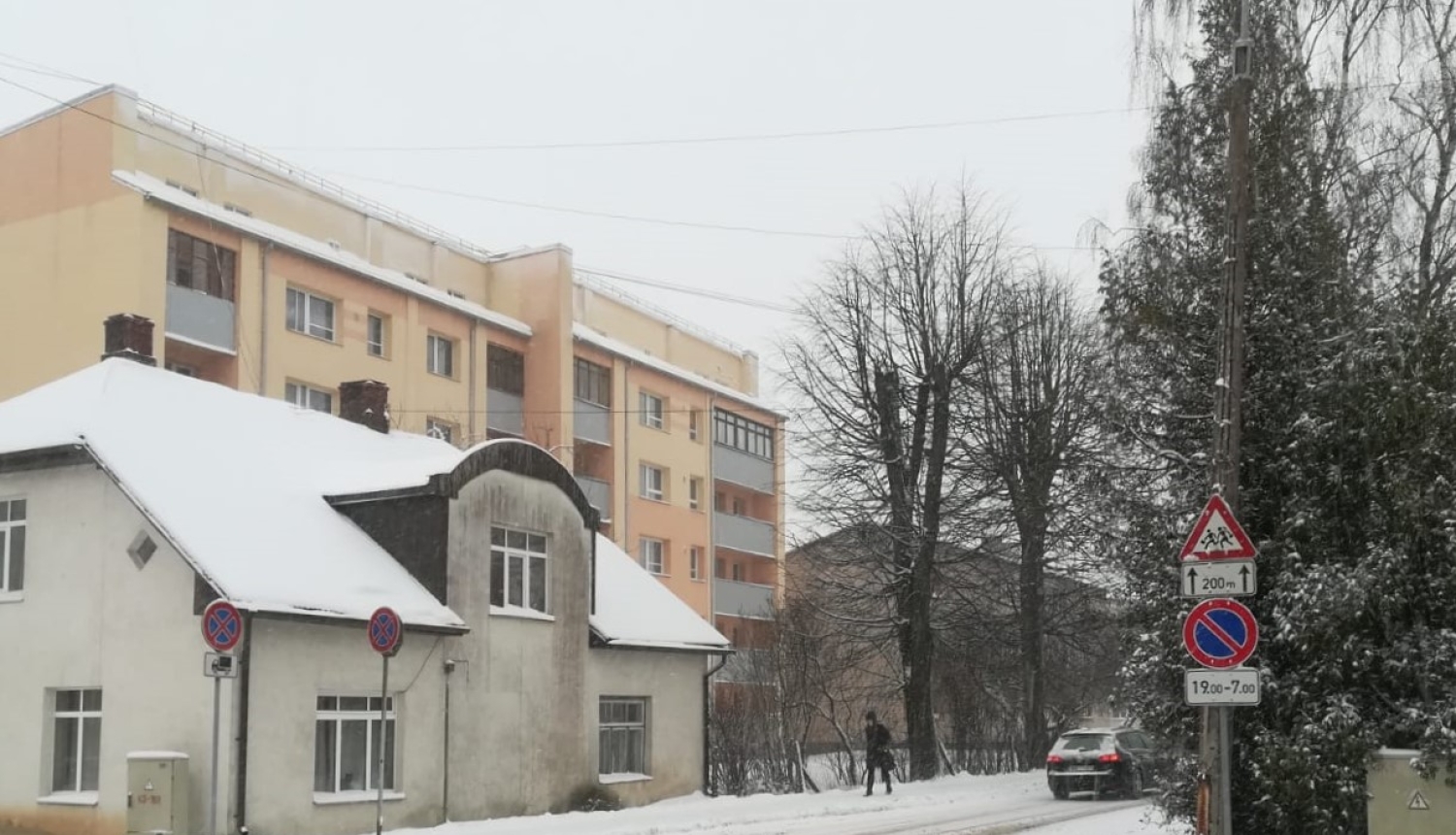 Limbažos uz vairākām ielām noteikti ierobežojumi automašīnu novietošanai
